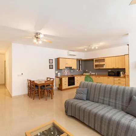 Bv1 - Spacious&bright - Prime Location *