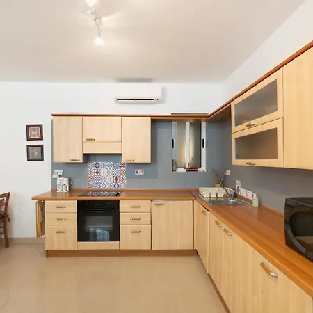 Lägenhet Bv1 - Spacious And Bright - Prime Location