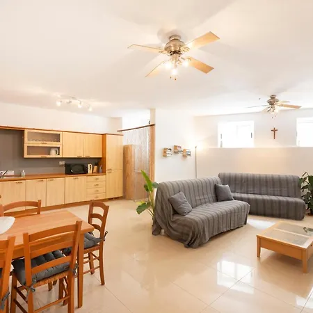Lägenhet Bv1 - Spacious And Bright - Prime Location