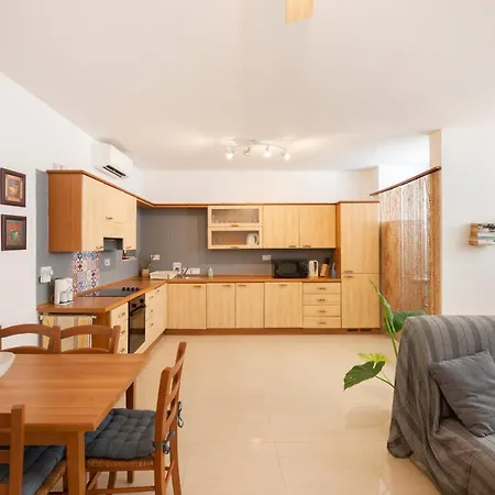 Lägenhet Bv1 - Spacious And Bright - Prime Location *