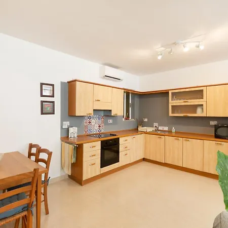 Apartment Bv1 - Spacious And Bright - Prime Location *